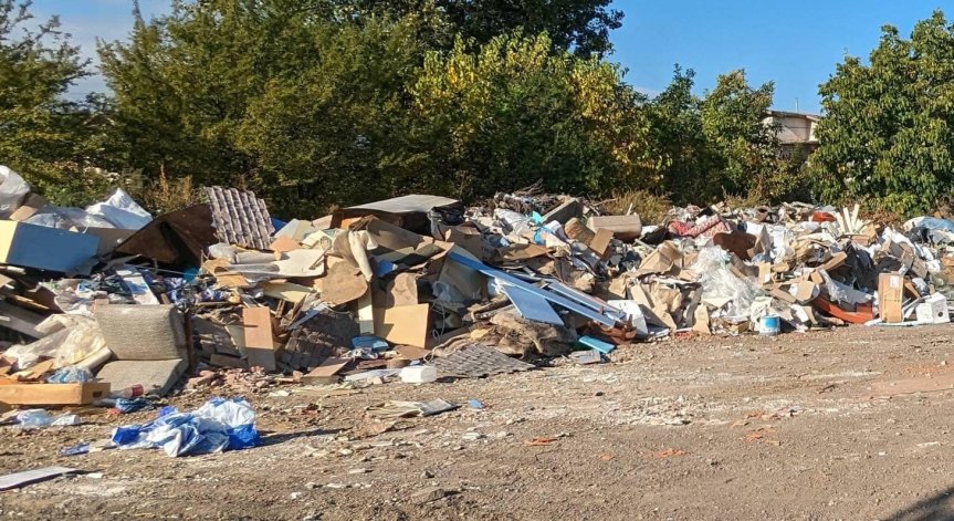 Боклуците на София: Васил Терзиев съобщи за 242 нерегламентирани сметища (+СНИМКИ)