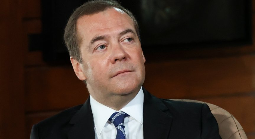 Медведев: Възхитителна комбинация на политиката на ЕС - скъп газ и строги икономии