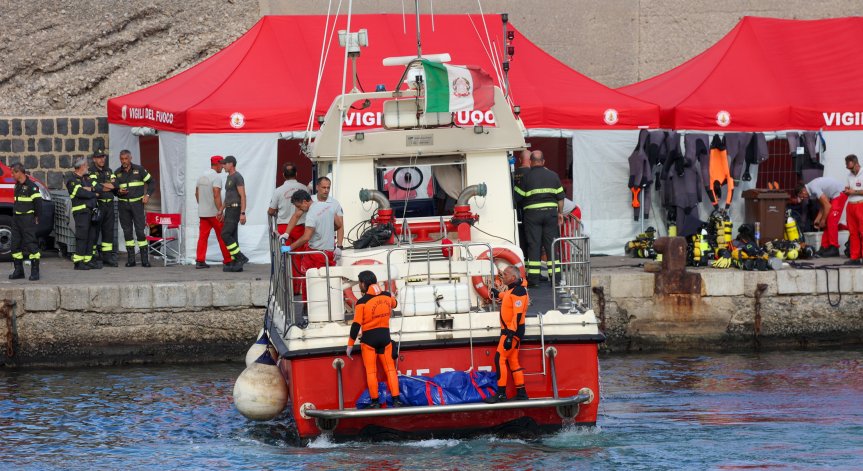 Водолази продължават да търсят и последния изчезнал.