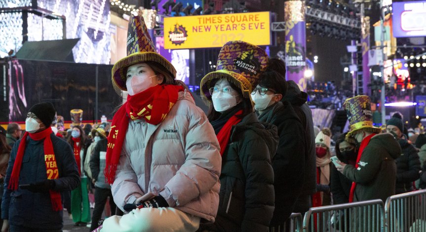 САЩ посрещат новата година с ограничени празнични събития и отменени полети