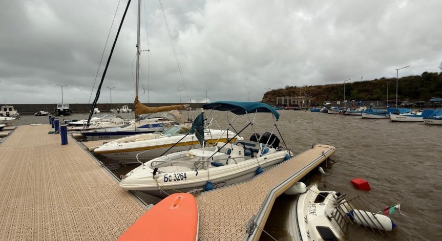 Риск от нови наводнения - циклон връхлита Южното Черноморие