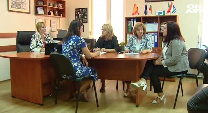 15 септември чука на вратата, а липсват 2 хил. учители!