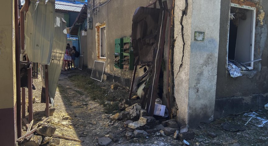 Поразена е цивилната инфраструктура.