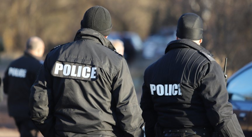 Среднощна гонка с 11 мигранти край Владая, задържаха двама сърби