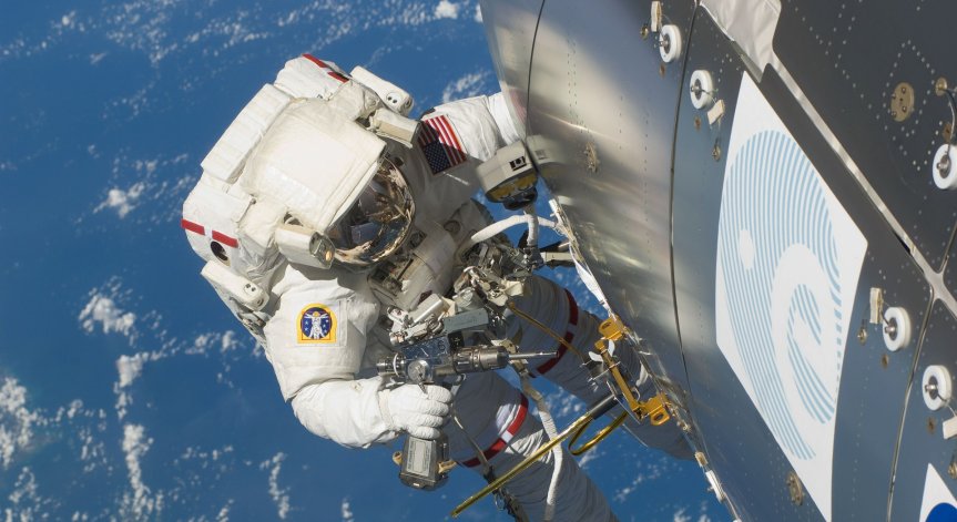 Екипажът на МКС избегна сблъсък с отломки от стара японска ракета