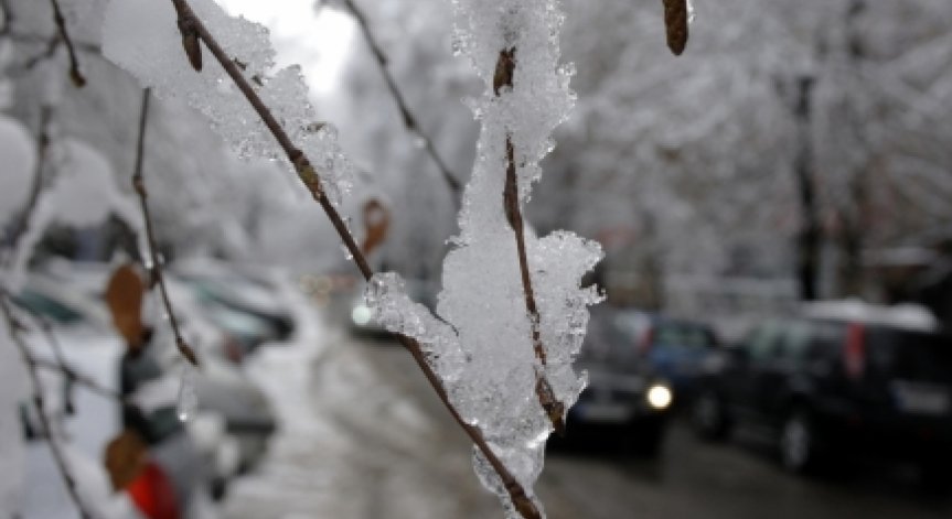 Временно е затруднено движението при 12 км по АМ Люлин