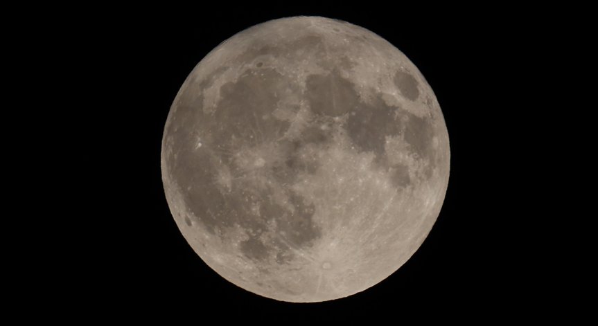 Първата Суперлуна за годината.