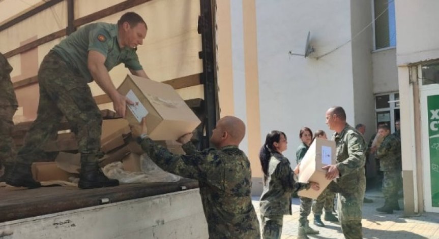 В строг строй военни помагат в болници, детски градини и ясли в Карлово