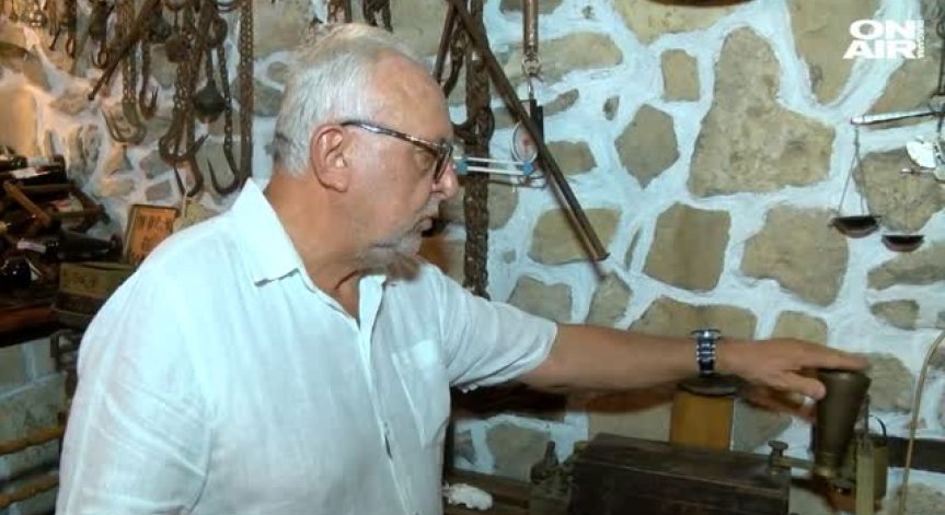 Кметът на Арбанаси се оказа запален колекционер на кантари