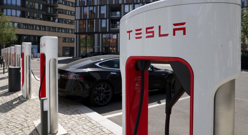 Пореден удар за Tesla: Изтеглят почти 300 000 автомобила от китайския пазар