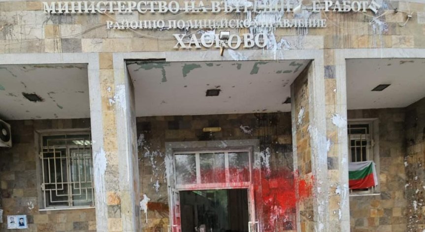  Иван Расоков първоначално заяви, че се работи по версията за бягство на момичето. 