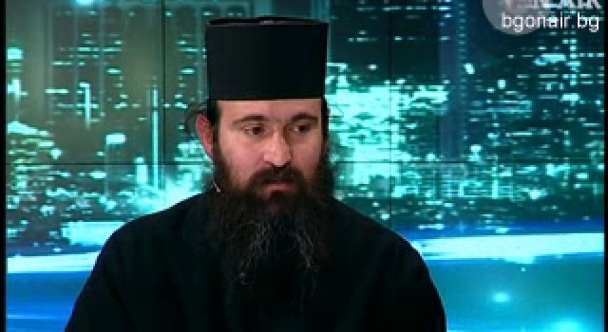 Кризата ще отшуми към края на десетилетието, коментира отец Никанор