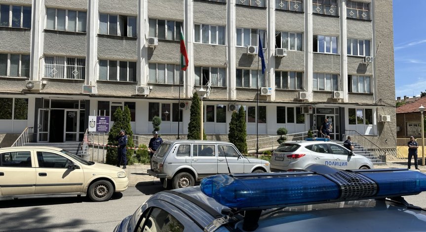 Арестант скочи от втория етаж на районно управление, в тежко състояние е