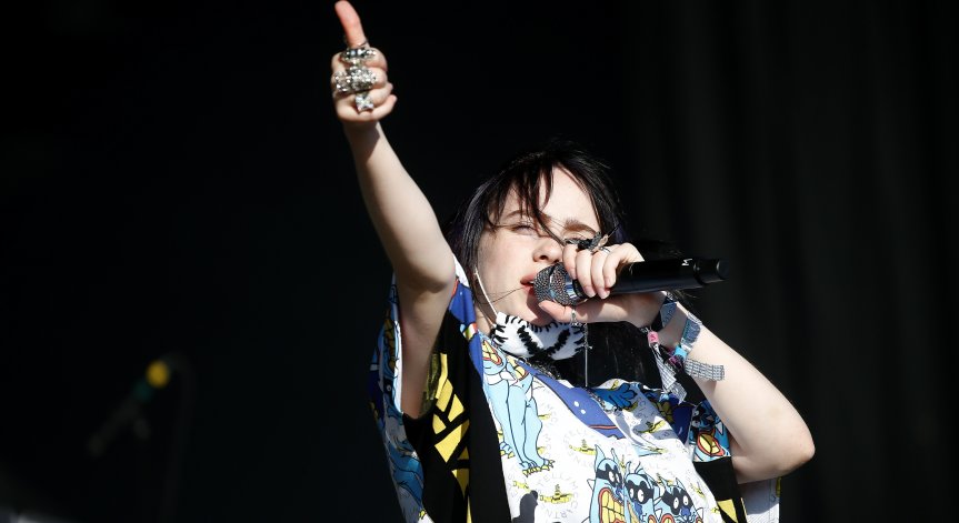 Тийнейджърка триумфира на наградите на MTV