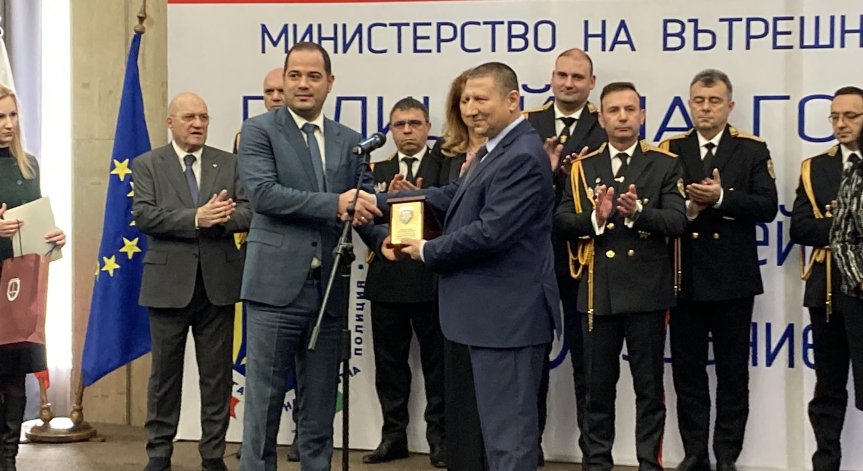 Министър Стоянов поздрави колегите си на церемонията 
