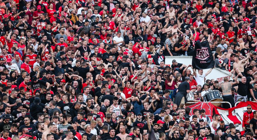 Напрежение в червено - 