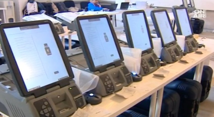 Машинното гласуване отпада за изборите на 26 март