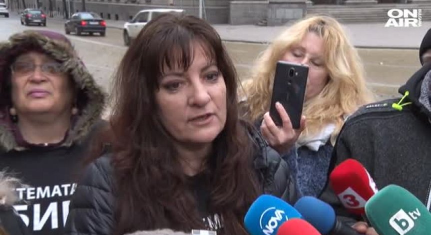 Майките ще продължават да протестират до официалното гласуване на оставката на Симеонов