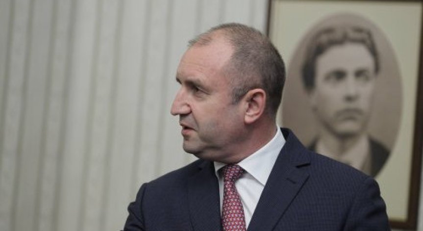 Президентът Радев връчва мандата на 