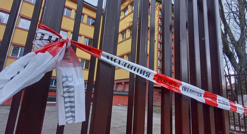 Насилие за удоволствие: Ученици се гаврят с момиче във Варна, снимат се и се хвалят