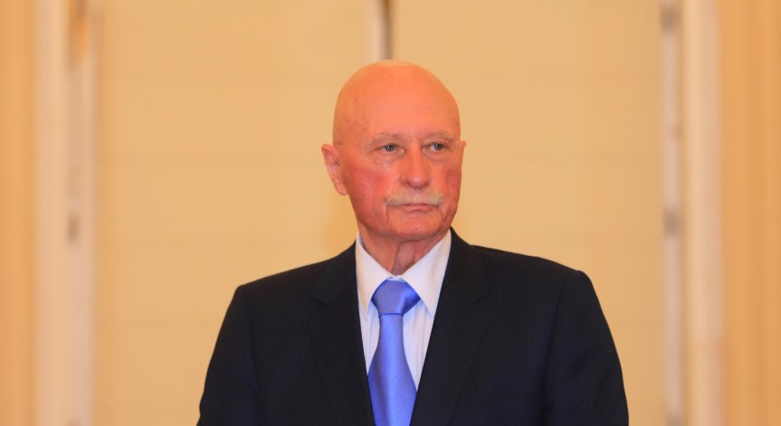 Напусна ни Васил Банов.