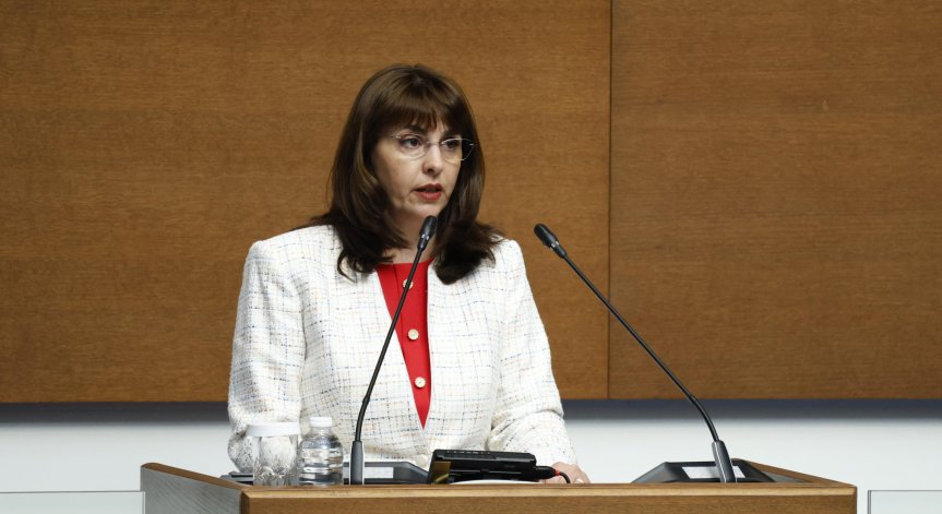 Управляващите обмислят коледни надбавки от 50 евро и по-висока минимална заплата