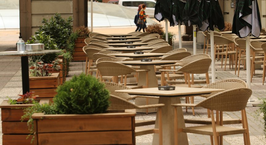 Напрежение: Ресторантьори искат държавата да осигури 80% от заплатите в бранша