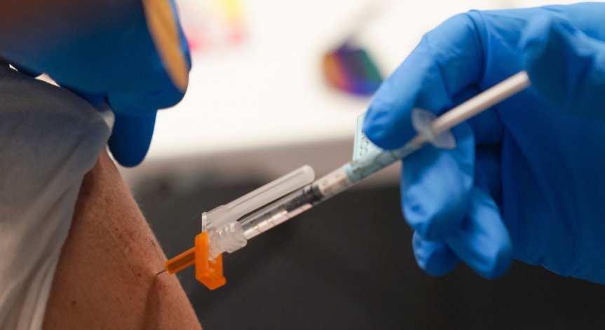 В Ню Йорк уволняват безпардонно неваксинираните здравни работници