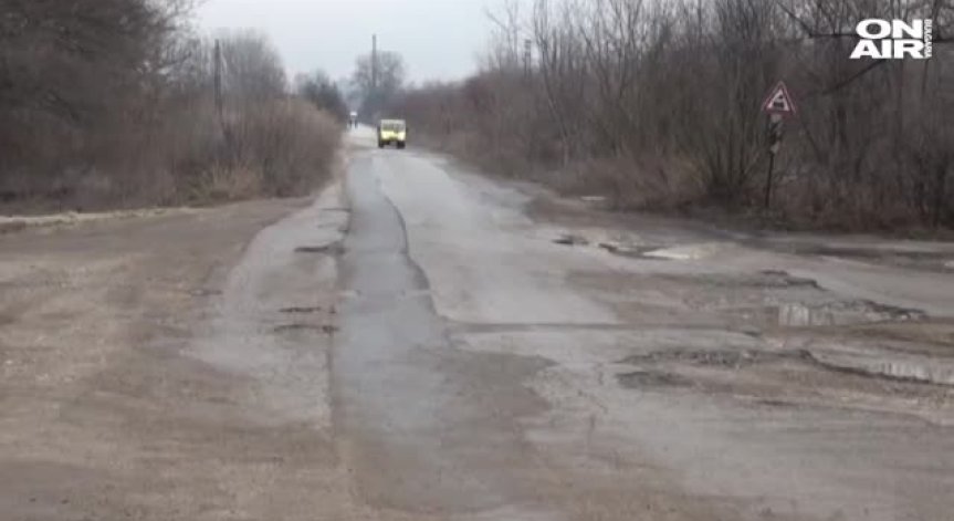 Разбита улица в Силистра редовно поврежда камиони и автомобили