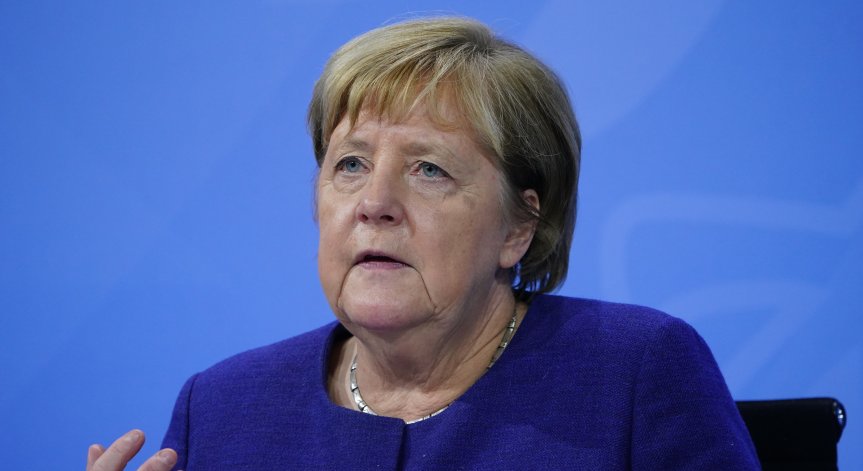 Меркел: Трябва да спрем нарастването на случаите и натиска върху медиците!