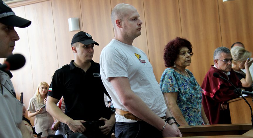 Бизюрев се разплака и заяви, че съжалява.