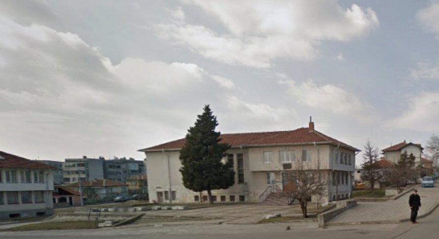 Директорката на училището в Дебелт е подала молба за напускане