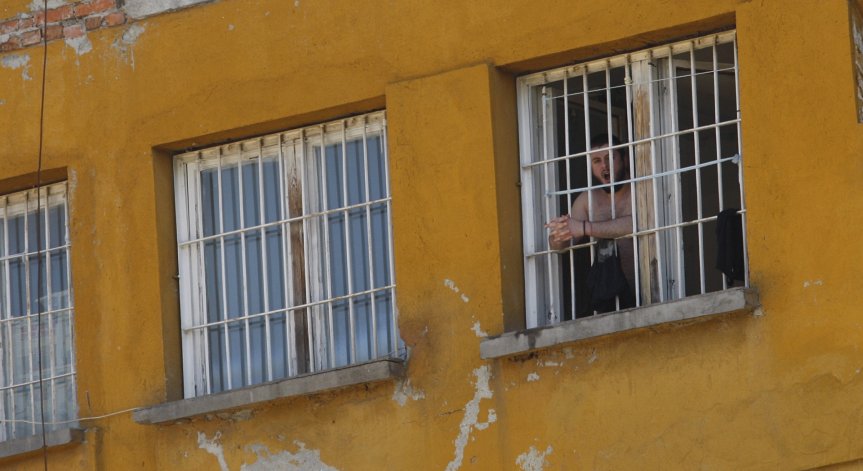 Затворник струва 1000 лв., надзирател получава 800 лв. заплата