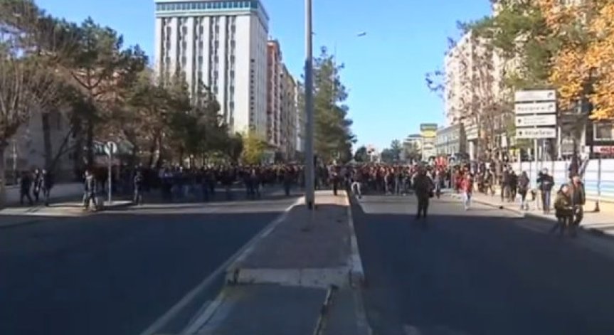 Полицията разпръсна демонстранти срещу военните операции в ЮИ Турция