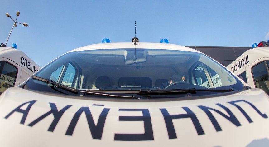 Намушкаха многократно млад мъж във Варна, има опасност за живота му