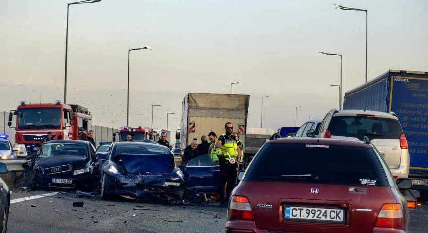 Няколко човека в болница, включително дете, след катастрофата на Северната тангента