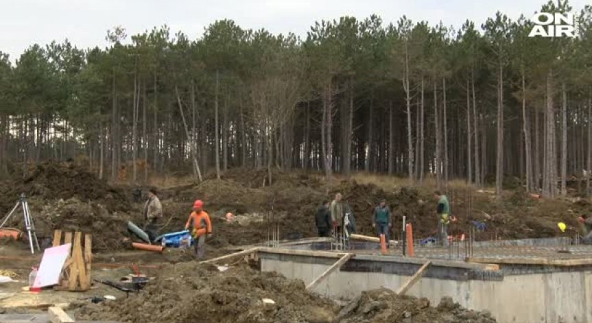 Проверките на спрените три строежа по южното Черноморие ще продължат