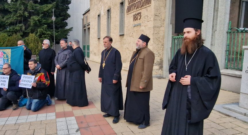 Отец обяви главна стачка заради решение на Светия Синод: Време разделно е в църквата