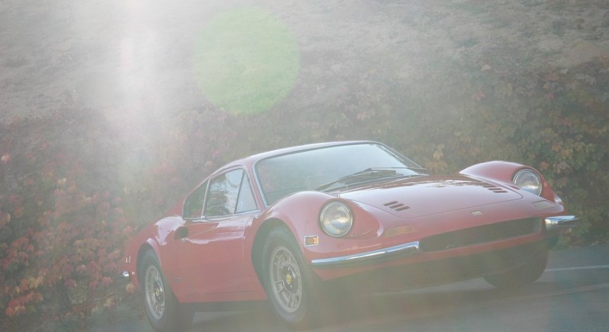 САЩ: Мъж си купи къща без да я разгледа... в гаража ѝ откри Ferrari