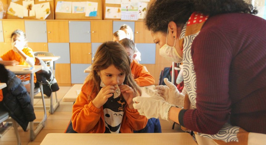 Хиляди паралелки с деца от 1 до 4 клас у нас вече учат присъствено