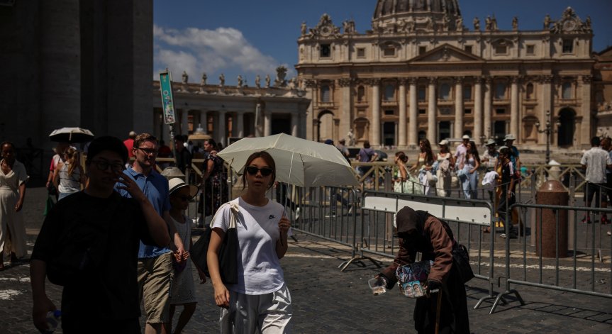 Тежко време за местните и за туристите.