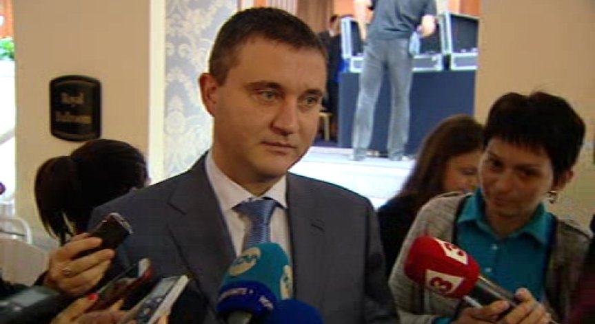 Горанов: Полицаите, които могат да бъдат набити на улицата трябва да са първа категория