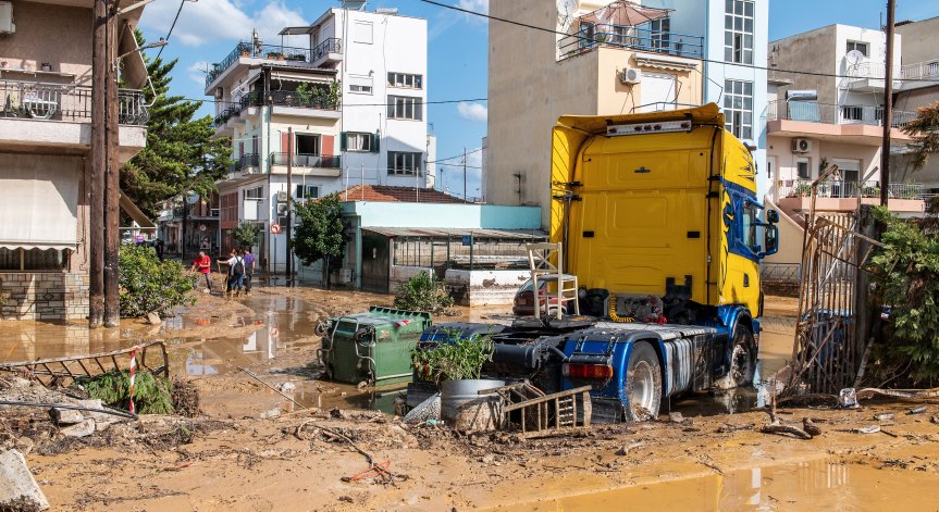 Лошото време причини огромни щети и 12-метрови вълни на остров Касандра