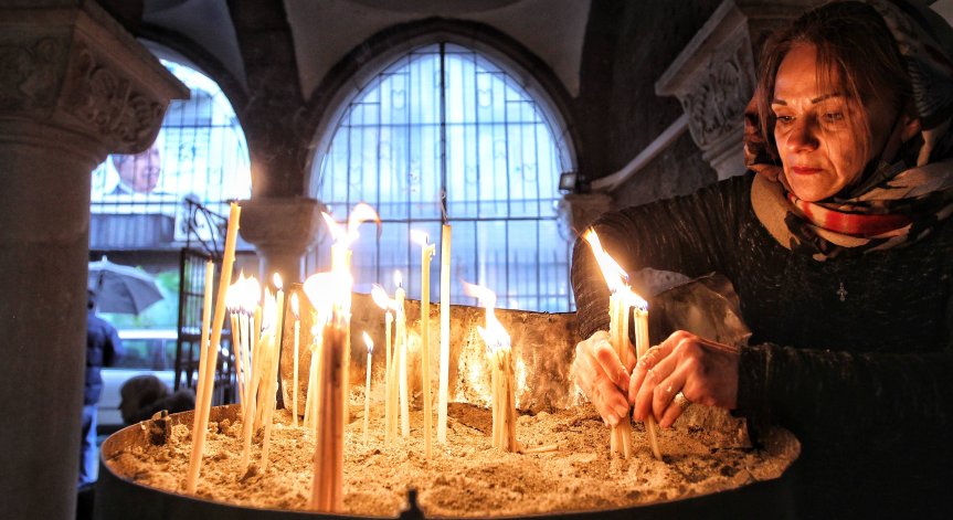 Според обичая в петък преди Лазаровден жените омесват погача с мед и я раздават.