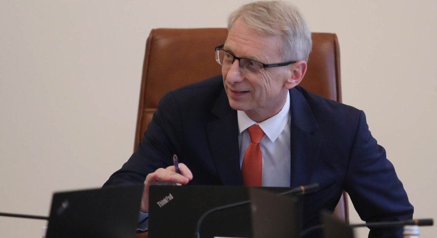 БСП иска спешно изслушване на Денков заради подкрепата за касетъчните бомби
