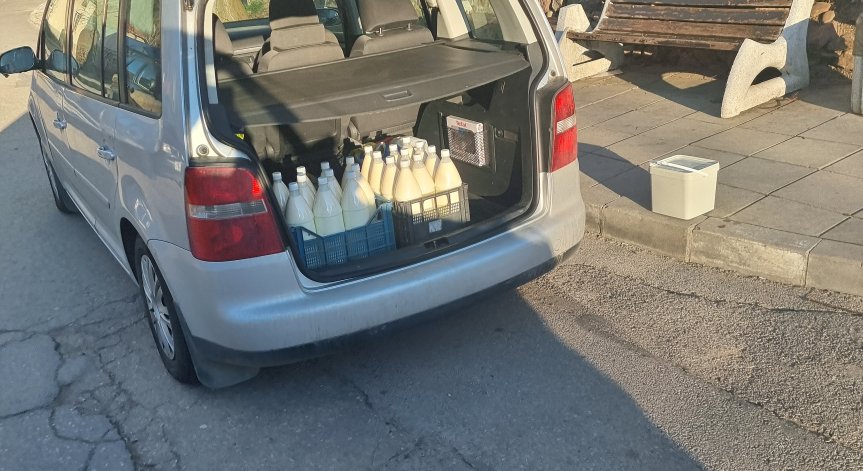 Сигнал от Helpbook: Незаконна търговия на пътя на мляко и храна