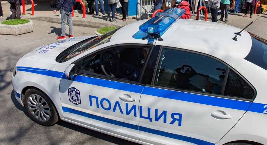 Сигнал е подала близка роднина на едно от децата.