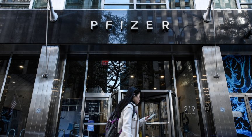 Pfizer съкращава служители въпреки рекордни приходи
