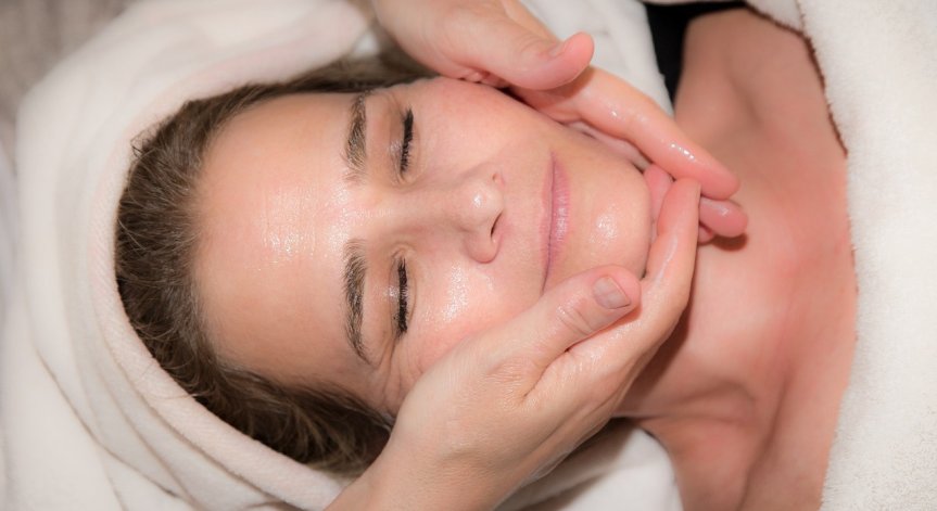 Нов метод: Йогата на лицето може подмладява външния ни вид