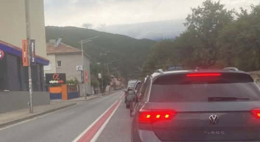 Верижна катастрофа предизвика километрично задръстване в района на Кресна